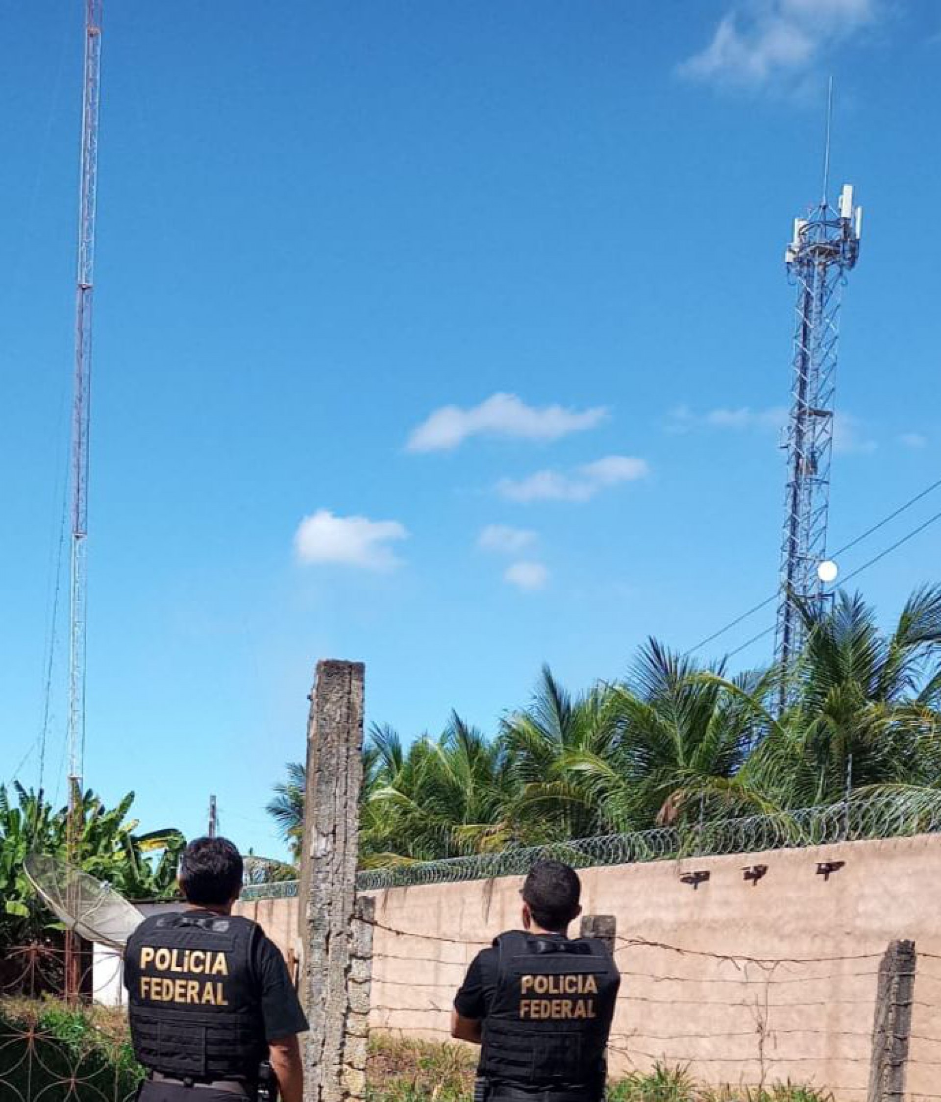 A Polícia Federal deflagrou operação policial na manhã desta quarta-feira (29), com o objetivo de instruir inquérito policial que apura crime de radiodifusão clandestina.