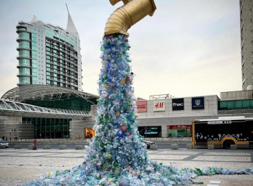 Esculta alerta para a quantidade de resíduos sólidos lançado ao mar 