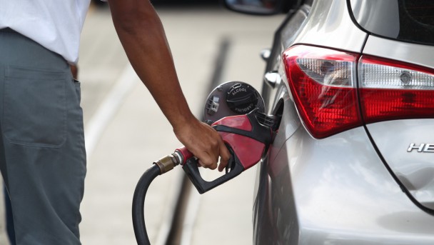 Postos de combustíveis devem informar preços antes de depois da redução do ICMS