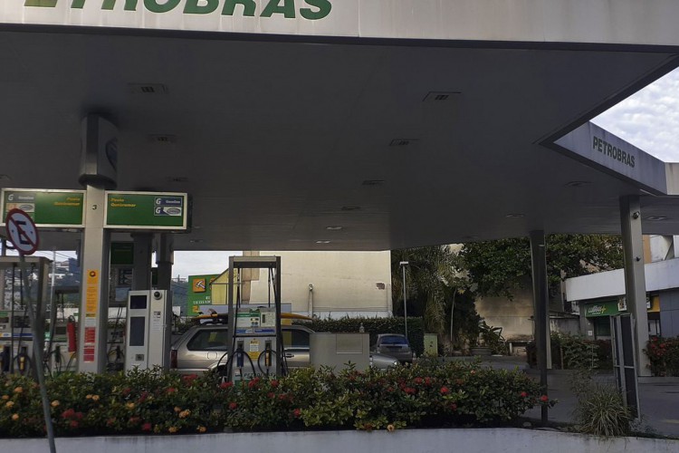  Petrobras reajusta em 12% o preço da gasolina nas refinarias a partir desta quinta-feira