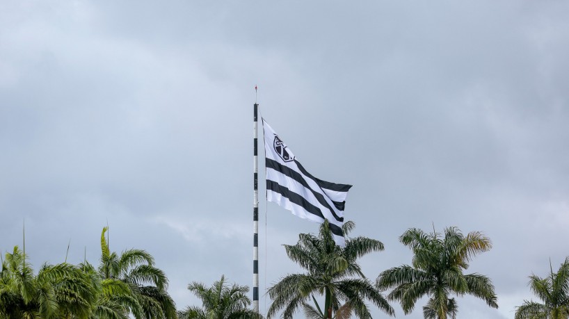 Bandeira do Ceará hasteada no estádio Carlos de Alencar Pinto, em Porangabuçu