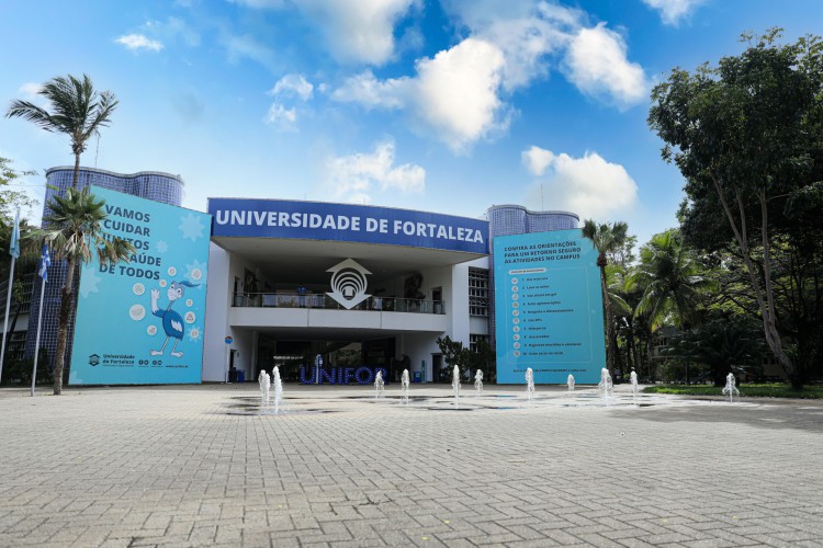 Unifor aparece em primeiro lugar nas categoria Faculdade nas pesquisas geral e com classe A e B. Por questões percetuais houve empate técnico com a UFC nos dois recortes