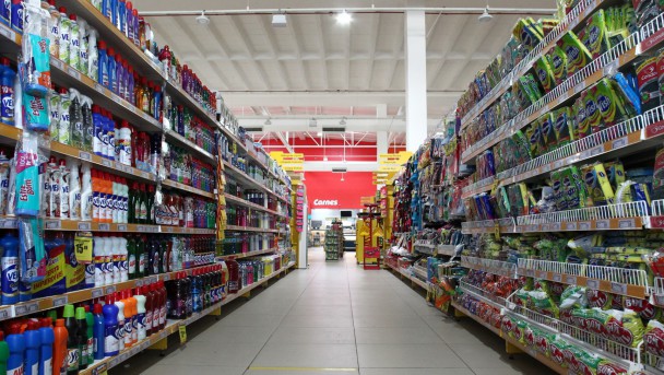 Cesta básica reduz de preço em Fortaleza, mas custa 57,22% do salário mínimo; veja produtos que ficaram mais caros e os que estão mais baratos
