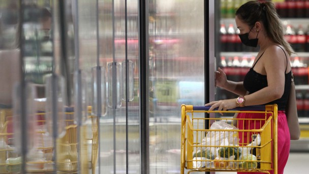 Desist&ecirc;ncia da compra come&ccedil;a bem antes do caixa do supermercado