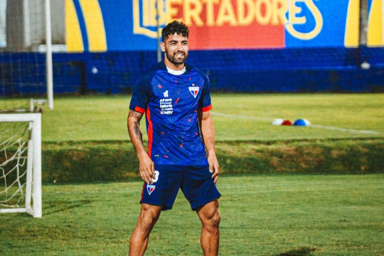 Zagueiro Emanuel Brítez em treino do Fortaleza no Centro de Excelência Alcides Santos, no Pici