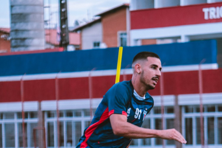 Atacante Thiago Galhardo em treino do Fortaleza no Centro de Excelência Alcides Santos, no Pici