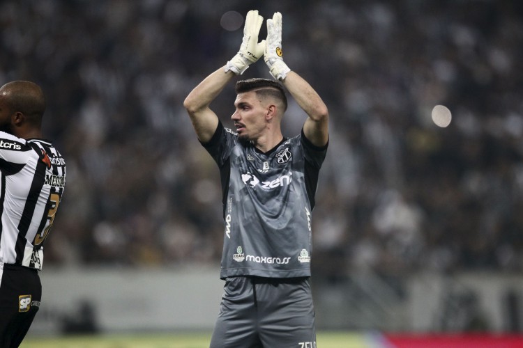 Com boas defesas, João Ricardo é peça importante para a invencibilidade do Ceará como mandante 