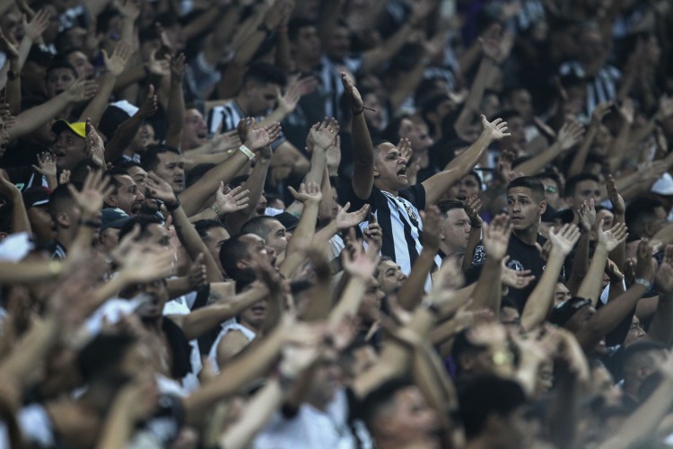 FORTALEZA CE, BRASIL, 13.07.2022: Torcida do Ceará no Jogo pela copa do Brasil, Ceará vs Fortaleza.  arena Castelão.   (fotos: Fabio Lima/O POVO)