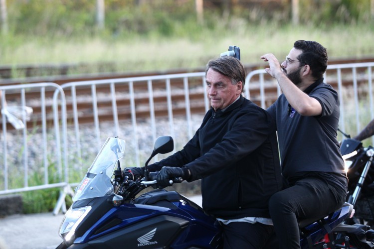 FORTALEZA CE, BRASIL, 16.07.2022: Bolsonaro durante motociata em Fortaleza.   (fotos: Fabio Lima/O POVO)