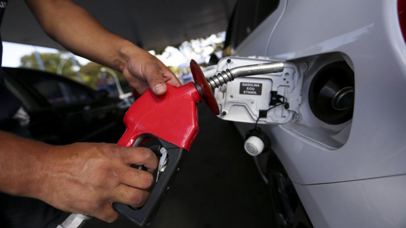 Preço médio da gasolina terá nova redução após reajuste...