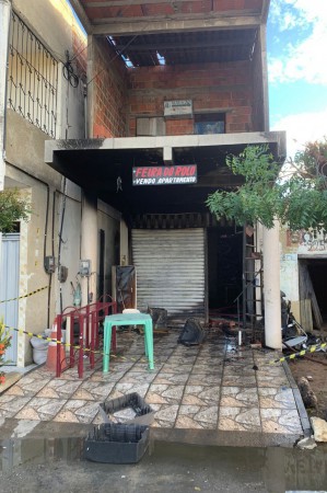 Incêndio atingiu residência de dois andares 