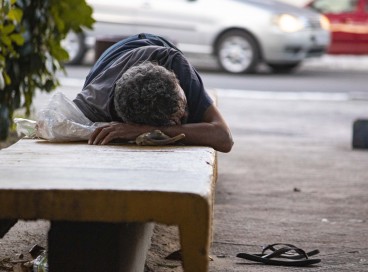 É que o Governo Federal regulamentou a Lei nº 14.489/2022, batizada de Lei Padre Júlio Lancellotti.