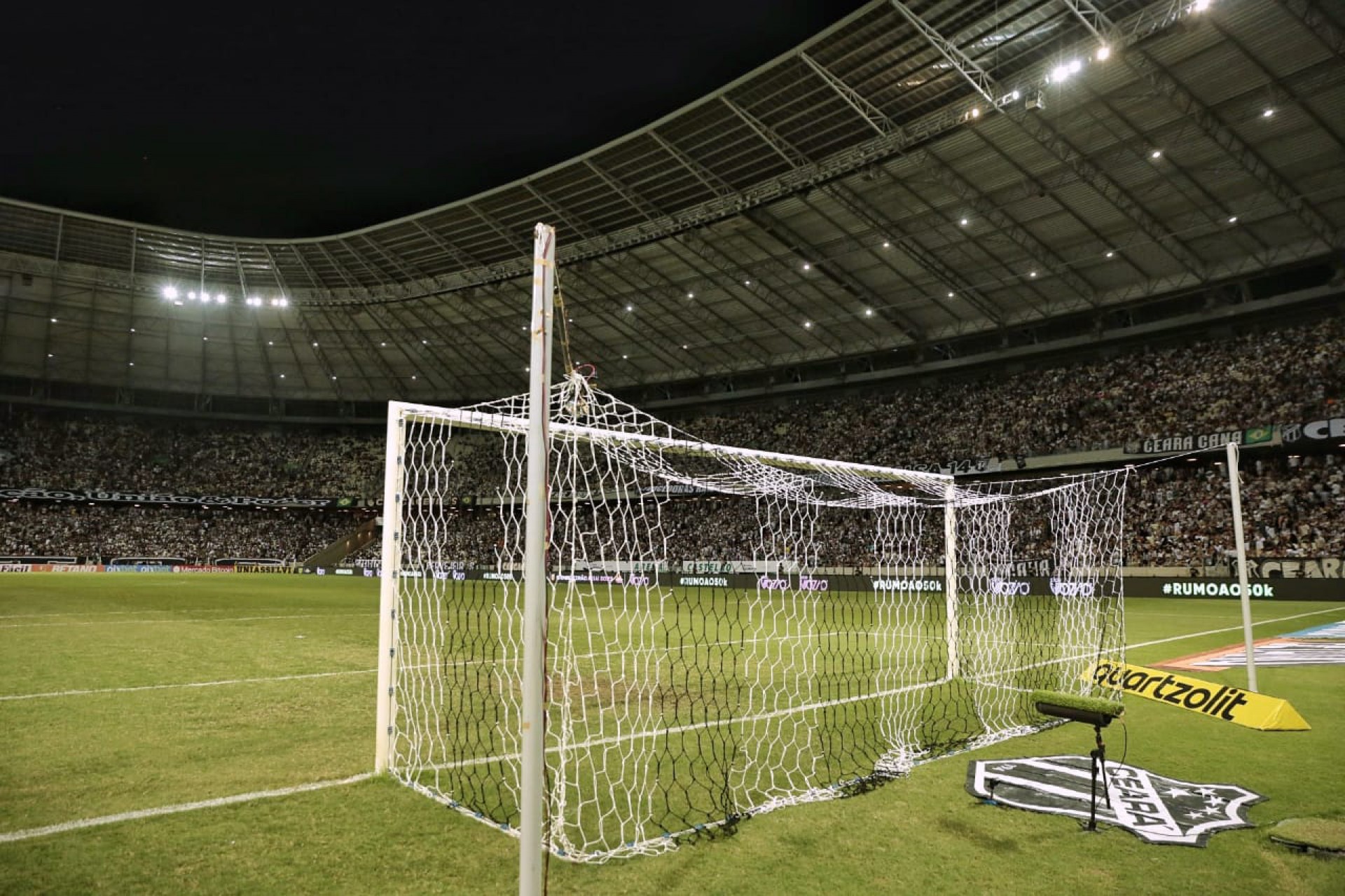 Com pausa nos jogos, Arena Castelão reforça manutenção do gramado -  Secretaria do Esporte