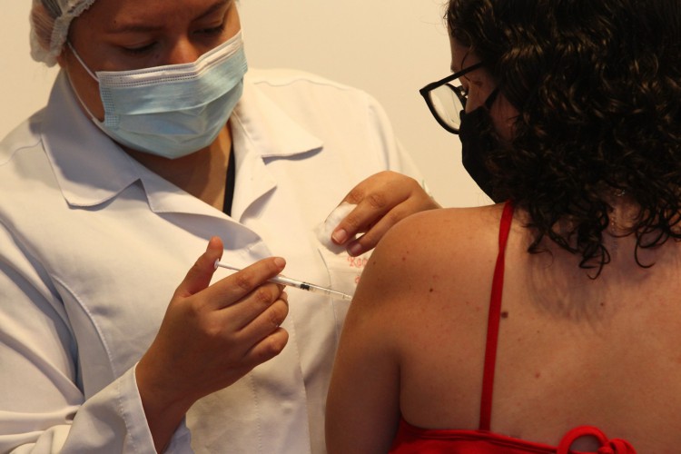 Menos de 8% dos brasileiros receberam a segunda dose de reforço da vacina contra Covid