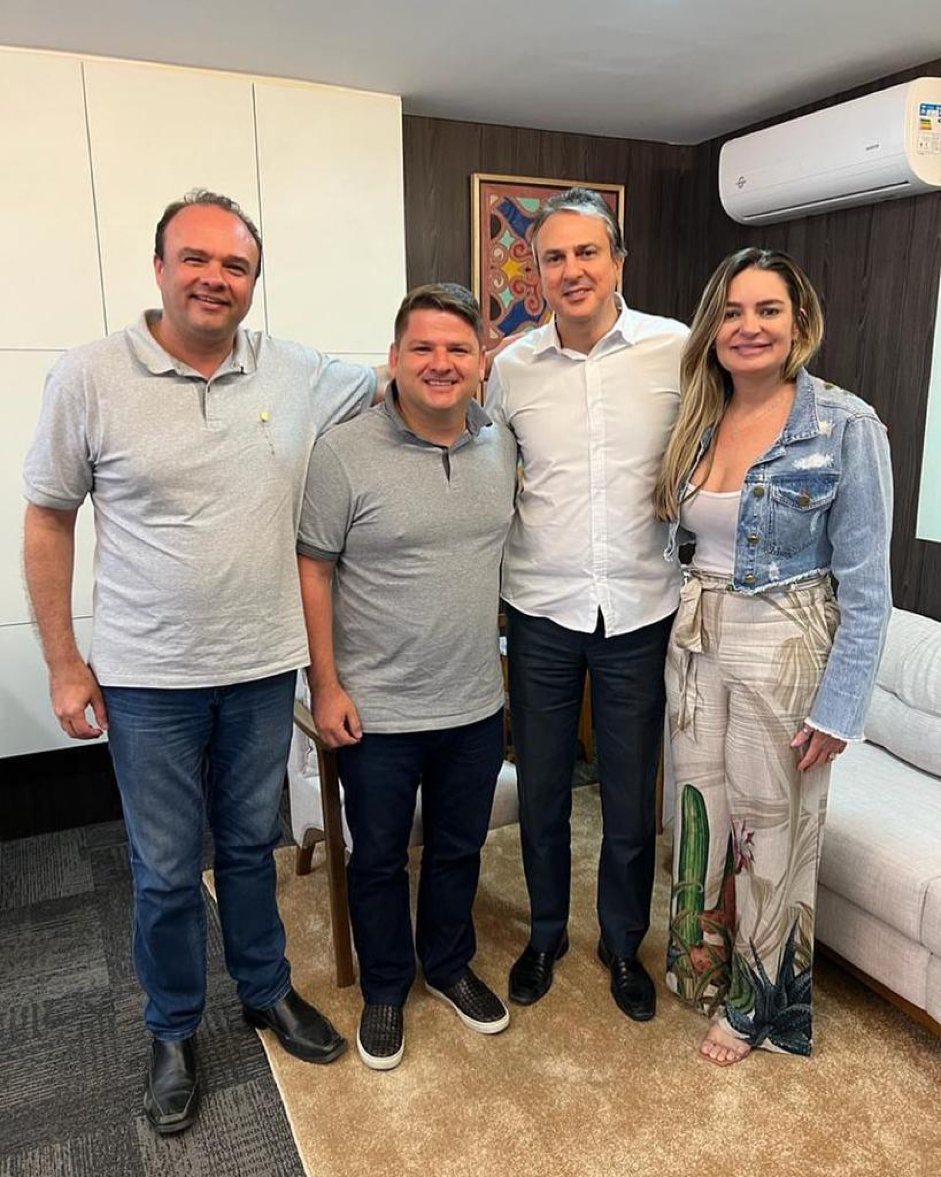 ￼ Camilo na semana passada, com a deputada Augusta Brito e prefeitos do Interior (Foto: Reprodução/Instagram)