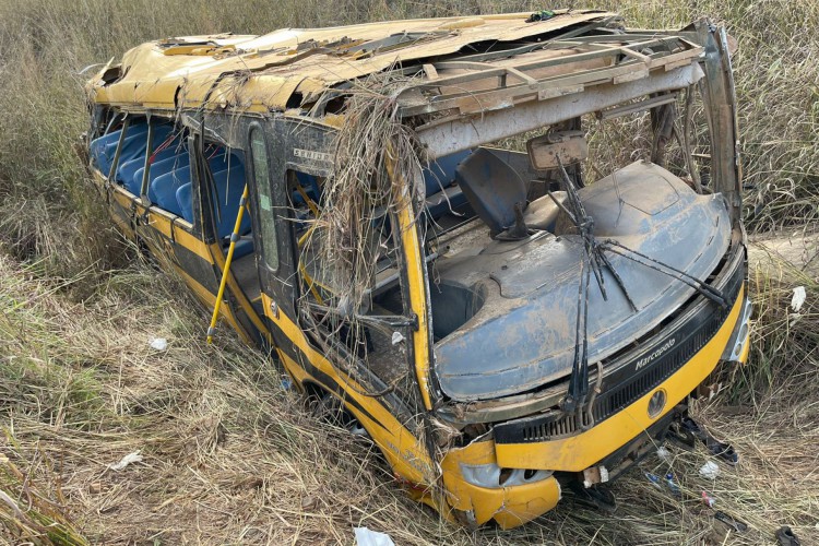 Ônibus desceu uma ribanceira na Rodovia Padre Cícero, em Caririaçu, e deixou três mortos