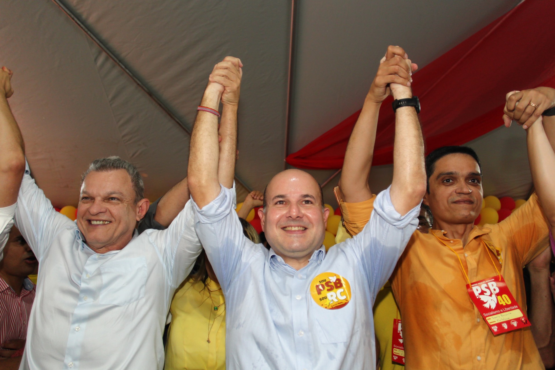 ￼ ROBERTO Cláudio foi à convenção do PSB de Denis Bezerra receber apoio (Foto: FABIO LIMA)