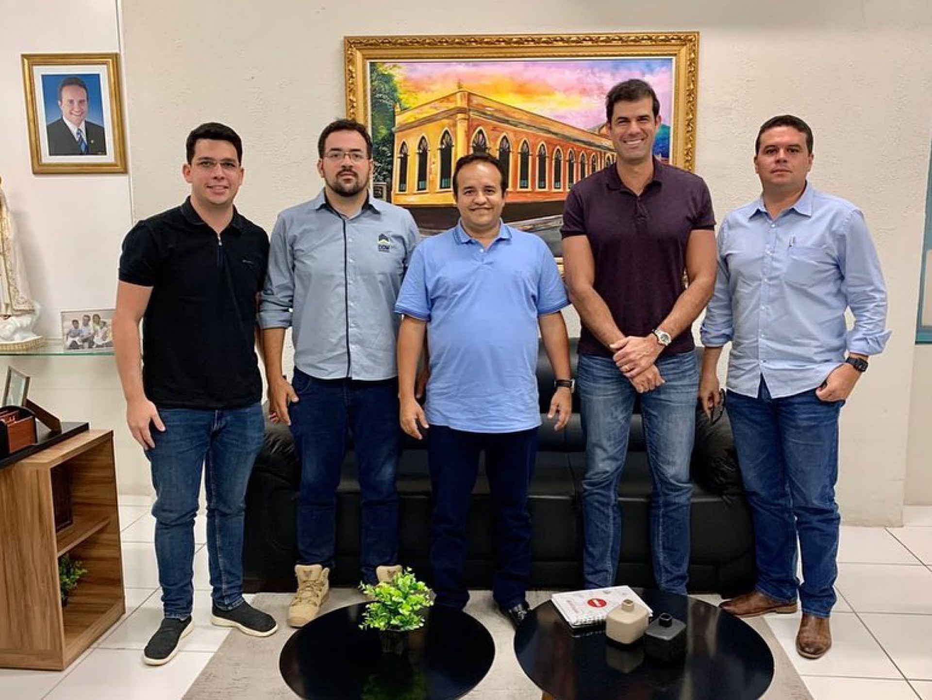 Prefeito de Maranguape, Átila Câmara, recebe executivos do Grupo Mateus, de atacarejo