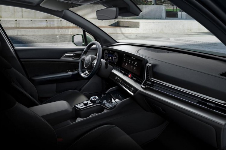 A tela &eacute; flutuante e sens&iacute;vel ao toque de 12,3". O painel digital de instrumentos &eacute; program&aacute;vel com telas curvas integradas de LCD, tamb&eacute;m de 12,3"