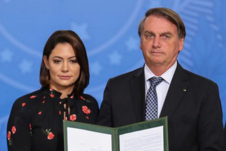 ￼MICHELLE e Jair Bolsonaro ficaram em silêncio durante depoimento