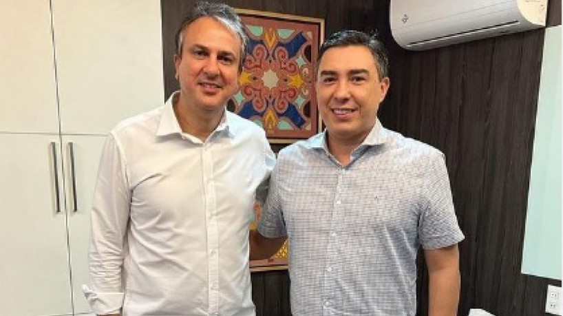 Prefeito de Chorozinho ao lado do ex-governador Camilo Santana(foto: Reprodução/Instagram)