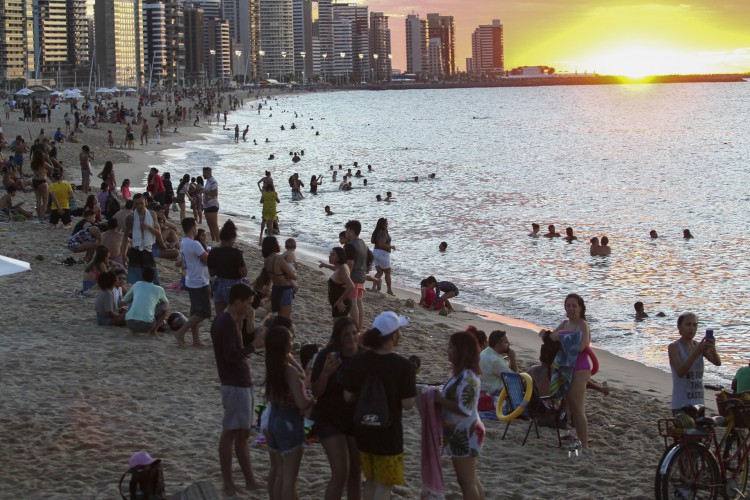 FORTALEZA CE, BRASIL, 31.07.2022: fim de tarde do &uacute;ltimo dia de f&eacute;rias escolares da Beira-Mar.    (fotos: Fabio Lima/O POVO)
