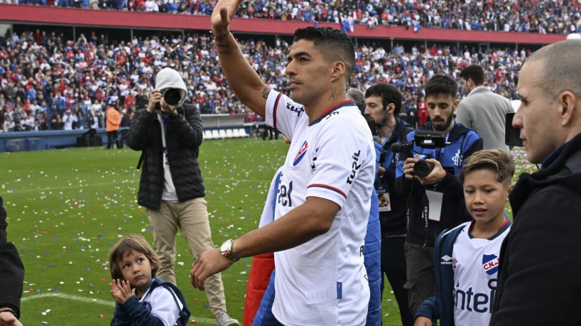 Suárez é apresentado no Nacional: Vim ao clube e país certos para