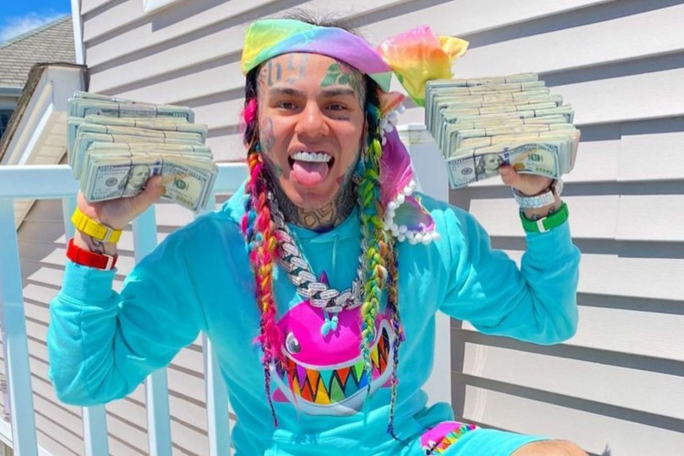 6ix9ine é um rapper estadunidense com a carreira marcada por polêmicas