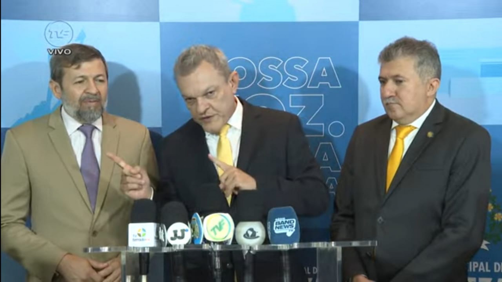 Sarto ao lado do vice-prefeito Élcio Batista (PSB) e do presidente da Câmara Antônio Henrique (PDT)(Foto: Reprodução/Youtube)
