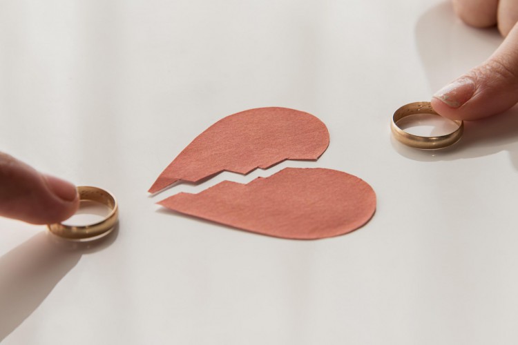 Em depoimento, a amante negou que tivesse conhecimento do casamento de Wang com Li, e alegou que também foi uma vítima do homem.