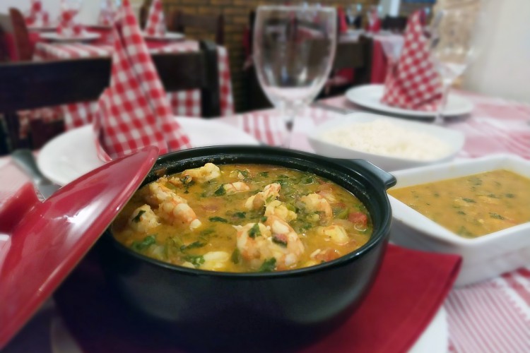  Moqueca de Lagosta e Camar&atilde;o pode ser encontrada a 117,50 no Marqu&ecirc;s da Varjota e serve duas pessoas. 