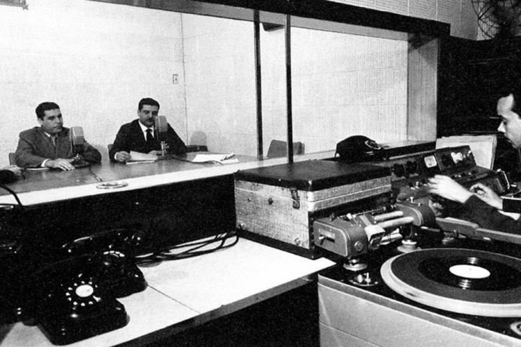 Gravação do “Repórter Esso” , com Heron Domingue