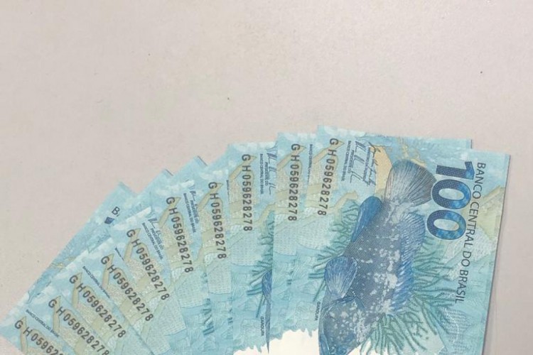 Homem foi flagrado recebendo notas por correio