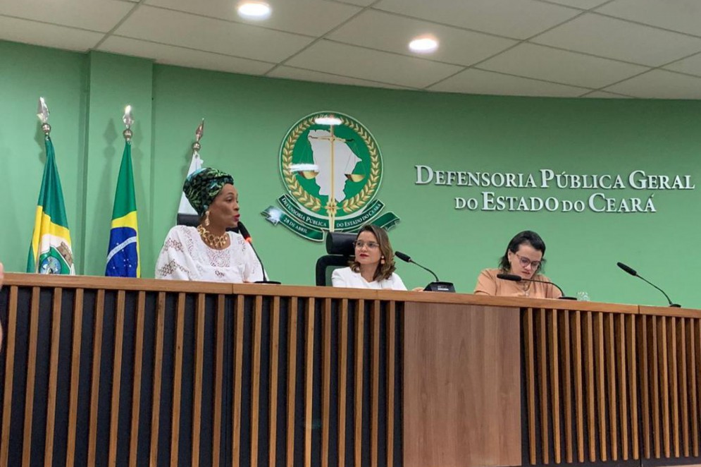 A promotora de justiça Lívia Sant’Anna Vaz esteve no seminário "Políticas afirmativas e cotas raciais: o papel das comissões de heteroidentificação"(Foto: Divulgação/ Defensoria Pública do Ceará)