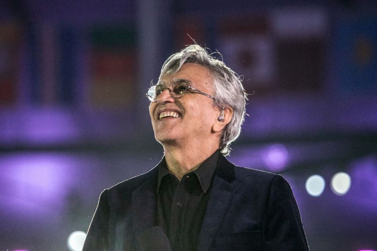 Escritores inistem em Caetano Veloso para ocupar vaga de imortal