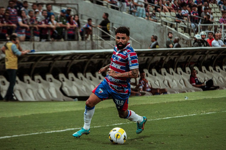 Atacante Romarinho é titular do Fortaleza contra o Botafogo