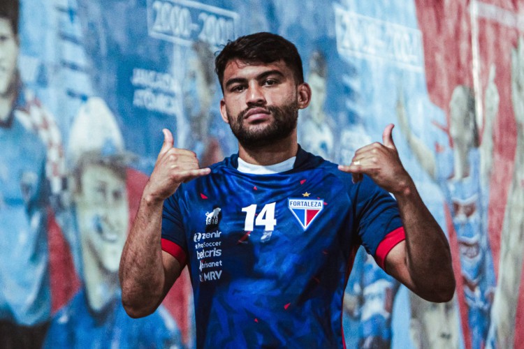Volante Ronald tem 99 jogos com a camisa do Fortaleza
