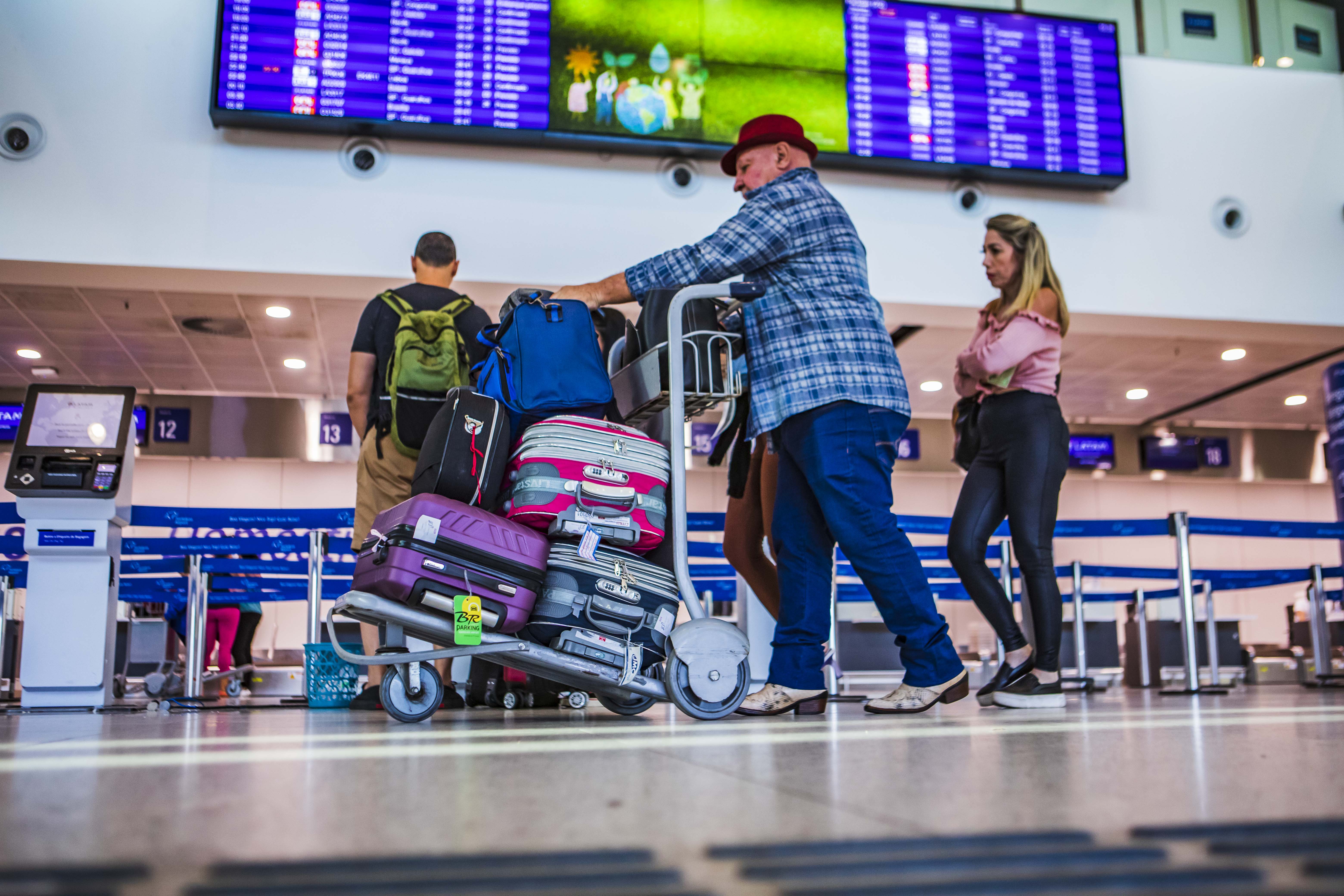 Mais de 927 mil passageiros devem embarcar em seus voos domésticos e internacionais durante o período (Foto: FCO FONTENELE)