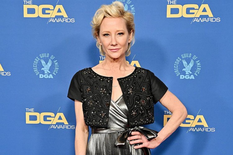 Atriz Anne Heche faleceu aos 53 anos, após sofrer acidente de carro