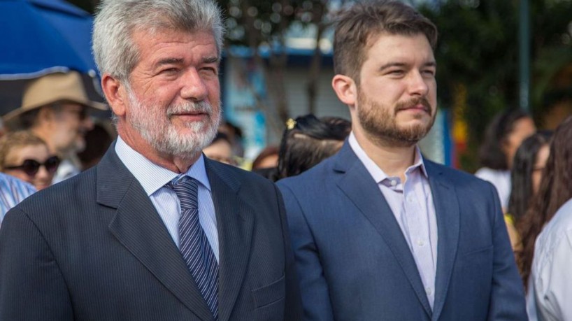 Arnon Bezerra, ex-prefeito de Juazeiro do Norte, ao lado do filho, o deputado federal Pedro Bezer...
