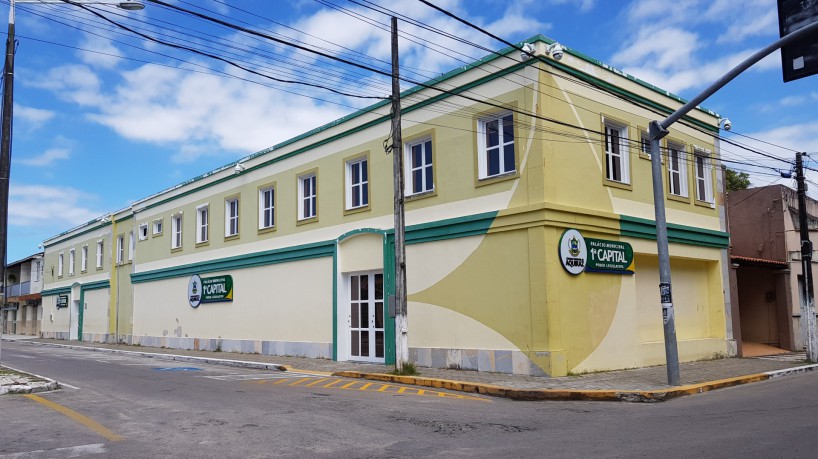 Grupo de vereadores da oposição e prefeito de Aquiraz discutem sobre responsabilidade pela para...