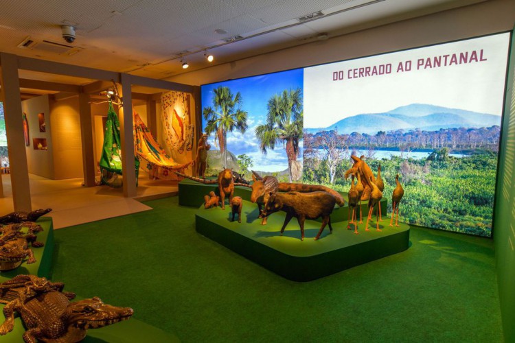O Centro Sebrae de Referência do Artesanato Brasileiro (CRAB), localizado na Praça Tiradentes, região central do Rio de Janeiro, oferece ao público carioca e visitantes a exposição gratuita “Casa do Brasil Central, do Cerrado ao Pantanal”,