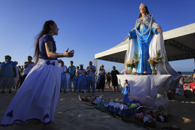 FORTALEZA CE, BRASIL, 15.08.2022: Festejos de Iemanjá. Praia do Futuro.  (fotos: Fabio Lima/O POVO)