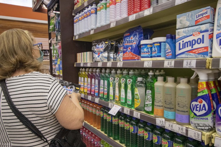 Preço do leite é um dos desafios para o consumidor neste ano.