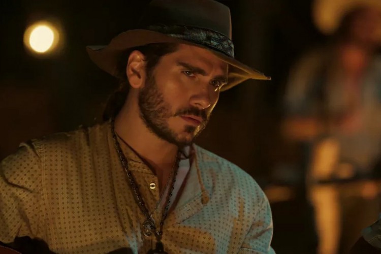 Trindade (Gabriel Sater) irá embora