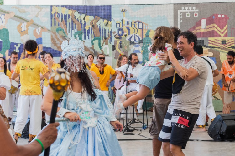 FORTALEZA, CEARÁ, BRASIL, 21-08-2022: Domingo no Complexo Estação das Artes, localizado no centro de Fortaleza, com atividades lúdicas para crianças, feiras com comidas artesanais e maracatu. (Foto: Fernanda Barros/ O Povo)

