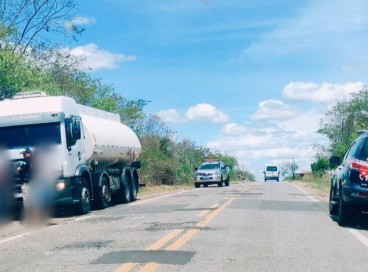 O motorista foi detido e a ocorrência foi encaminhada para a Polícia Civil. A carga foi levada para Secretaria da Fazenda do Ceará. 
