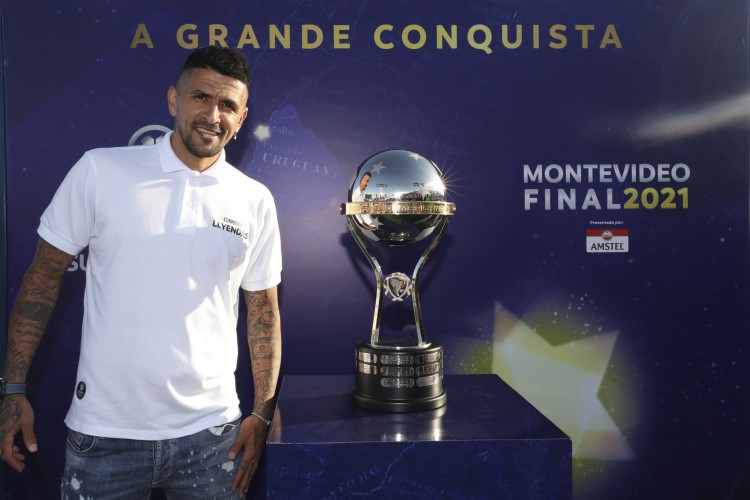 Ex-jogador Lucho González em evento da Conmebol da final da Copa Sul-Americana 2021
