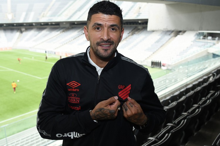 Auxiliar técnico Lucho González apresentado pelo Athletico-PR na Arena da Baixada