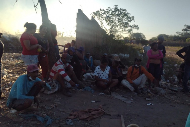 Inc&ecirc;ndio atinge lix&atilde;o da cidade de Pacajus; chamas come&ccedil;aram na tarde desse domingo, 21